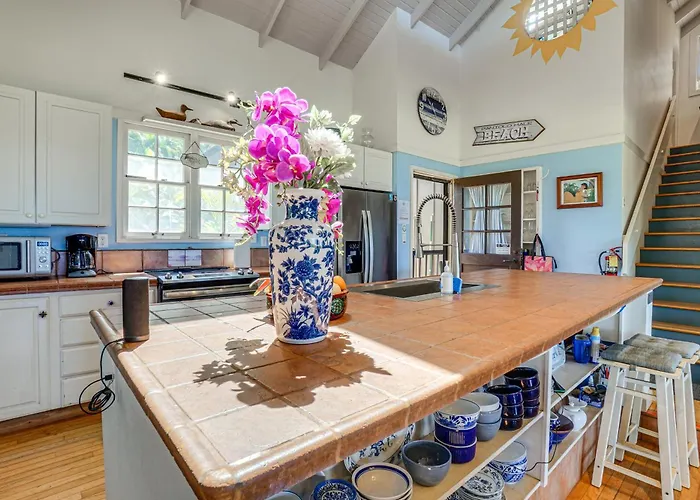 Walk To Beach: Paniolo Hale Townhome W/ Ocean View